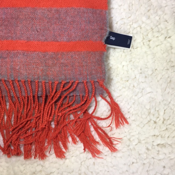 Gap Scarf/Wrap - Picture 2 of 6